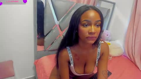 Snapshot of julitpink chatting on June 15, 9:06 pm julitpink online show from June 15, 9:06 pm