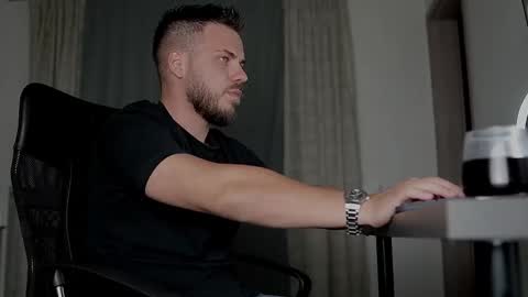 JULiUS   online show from October 1, 6:25 pm