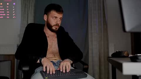 JULiUS   online show from October 28, 9:06 pm