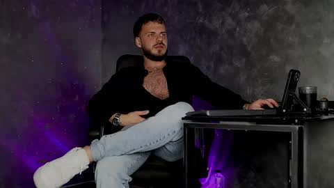 JULiUS   online show from November 16, 6:57 pm