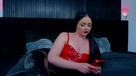 Snapshot of julliamilerrr chatting on May 3, 9:48 am Julia online show from May 3, 9:48 am