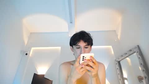 Snapshot of jullian_ricci chatting on April 20, 8:21 pm jullian online show from April 20, 8:21 pm