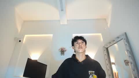 Snapshot of jullian_ricci chatting on April 29, 8:59 pm jullian online show from April 29, 8:59 pm