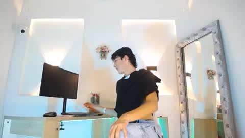Snapshot of jullian_ricci chatting on May 3, 12:16 am jullian online show from May 3, 12:16 am