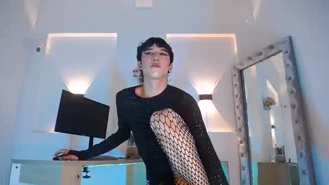Snapshot of jullian_ricci chatting on May 19, 8:04 pm jullian online show from May 19, 8:04 pm