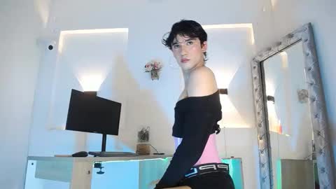 Snapshot of jullian_ricci chatting on May 23, 10:03 pm jullian online show from May 23, 10:03 pm