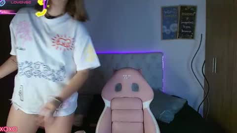 jullianapriv_ online show from September 15, 2:06 pm