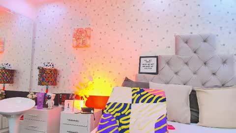 Julieta Reyes   online show from September 9, 11:54 am