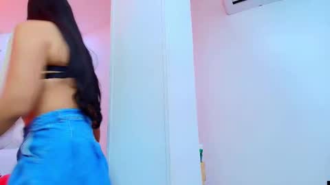 Julieta Reyes   online show from February 13, 12:01 pm