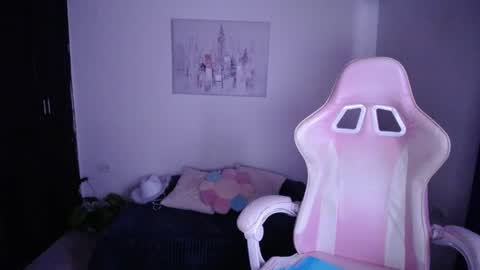 Snapshot of jully_dreams chatting on May 17, 4:03 pm July online show from May 17, 4:03 pm