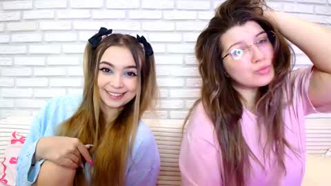 Snapshot of jullymood chatting on February 19, 4:52 am DoubleCherry online show from February 19, 4:52 am