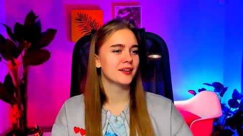 junewoods online show from November 13, 7:40 am