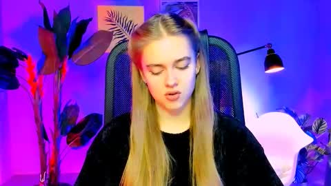 junewoods online show from November 27, 6:15 am