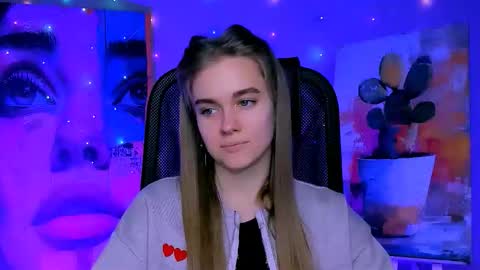 junewoods online show from December 22, 6:21 am