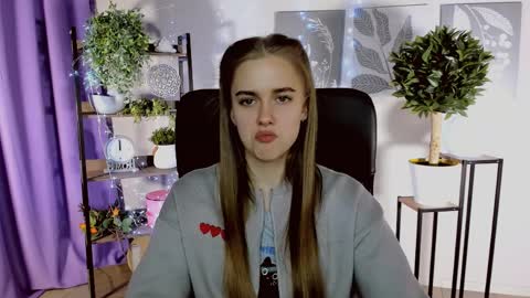 junewoods online show from April 3, 3:32 pm