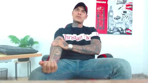 juniior_333 online show from November 25, 9:37 pm