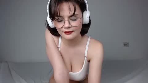 JunneWers online show from February 3, 6:28 pm