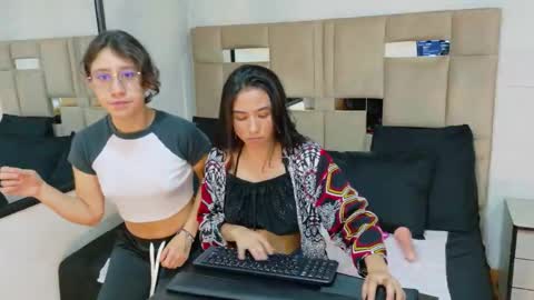 Snapshot of jupiter_saturno chatting on November 10, 5:01 pm Jupiter y Saturno online show from November 10, 5:01 pm