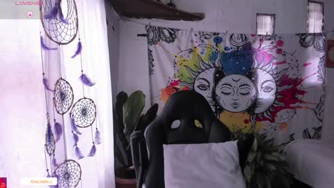 Snapshot of just_katiex chatting on February 6, 1:10 pm Sofia online show from February 6, 1:10 pm