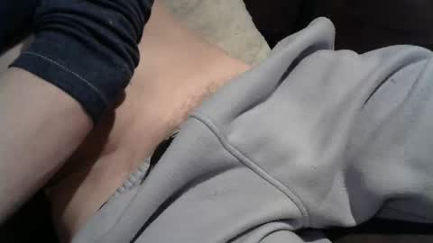 Snapshot of justadood2112 chatting on February 25, 5:39 am justadood2112 online show from February 25, 5:39 am