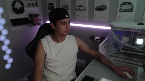 Snapshot of justagamerxxx chatting on November 15, 7:10 pm Rhys online show from November 15, 7:10 pm