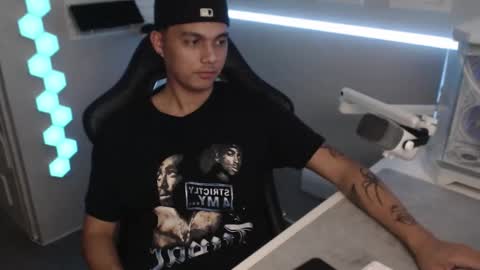 Rhys online show from December 5, 6:48 pm