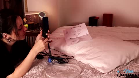 Snapshot of justbecauseiloveit chatting on January 14, 8:20 am Billie B William online show from January 14, 8:20 am