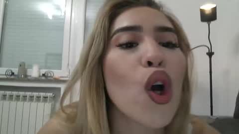 Snapshot of justbribri chatting on March 15, 7:09 pm justbribri online show from March 15, 7:09 pm