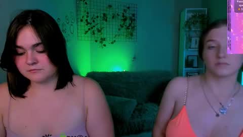 Snapshot of justcamila_ chatting on September 29, 11:31 pm justcamila online show from September 29, 11:31 pm
