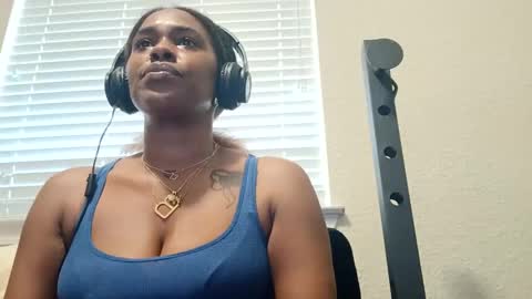 Snapshot of justfuckn chatting on December 25, 4:32 pm LOYALTY online show from December 25, 4:32 pm