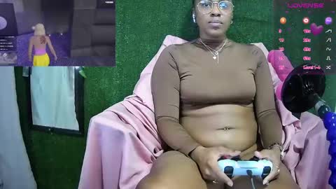 Snapshot of justfuckn chatting on February 15, 11:14 pm LOYALTY online show from February 15, 11:14 pm