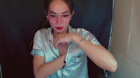 justhewayouare21 online show from July 24, 9:35 pm