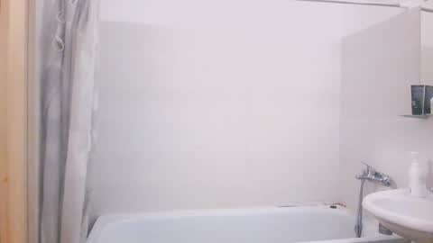 Snapshot of justin_badd chatting on December 12, 3:37 pm justin_badd online show from December 12, 3:37 pm