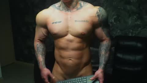 Snapshot of justin_clark1 chatting on December 19, 5:25 am justin clark1 online show from December 19, 5:25 am