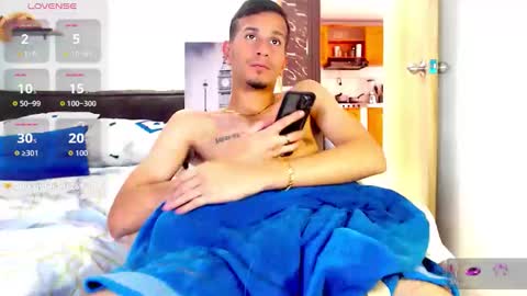 Snapshot of justin_melendez chatting on April 21, 7:39 pm JUSTIN online show from April 21, 7:39 pm