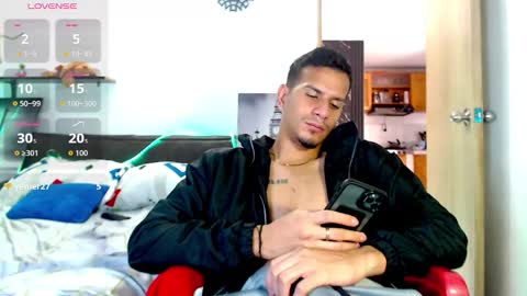 Snapshot of justin_melendez chatting on April 24, 9:39 pm JUSTIN online show from April 24, 9:39 pm