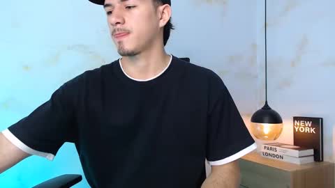 Justin online show from December 5, 8:05 pm