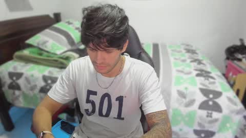 Snapshot of justin_stark1 chatting on February 17, 11:53 pm Diego online show from February 17, 11:53 pm