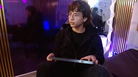  justin  online show from March 3, 3:23 am