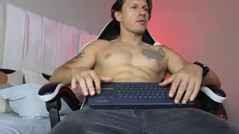 Snapshot of justin_valverde chatting on May 16, 12:48 pm Justin online show from May 16, 12:48 pm