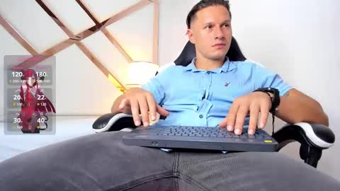 Snapshot of justin_valverde chatting on June 6, 8:35 pm Justin online show from June 6, 8:35 pm