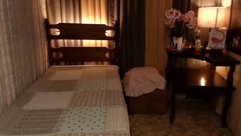 justine_hunk online show from December 18, 10:57 pm