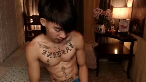 justine_hunk online show from January 3, 3:55 pm