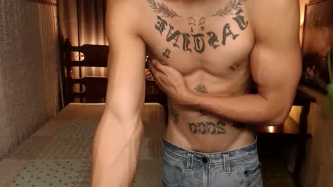 justine_hunk online show from January 13, 9:52 pm