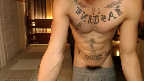 justine_hunk online show from March 10, 4:07 am