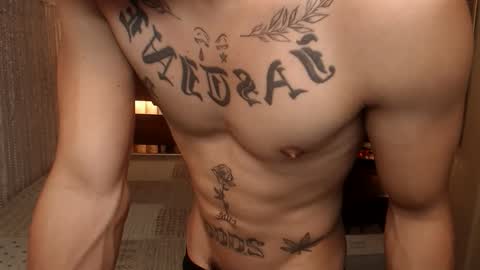 justine_hunk online show from April 23, 1:57 pm