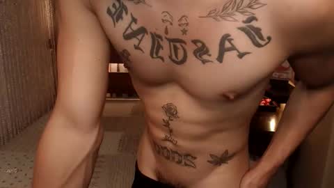 justine_hunk online show from May 1, 2:38 am