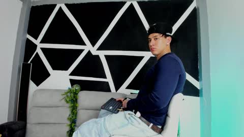 justinfuller_31 online show from November 8, 12:33 am