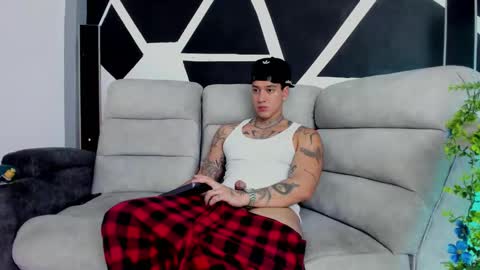 justinfuller_31 online show from November 8, 4:51 pm