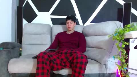 justinfuller_31 online show from November 17, 5:19 pm